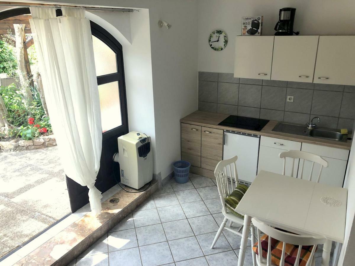 Guesthouse Vila Ruzmarin Zdrelac Bagian luar foto