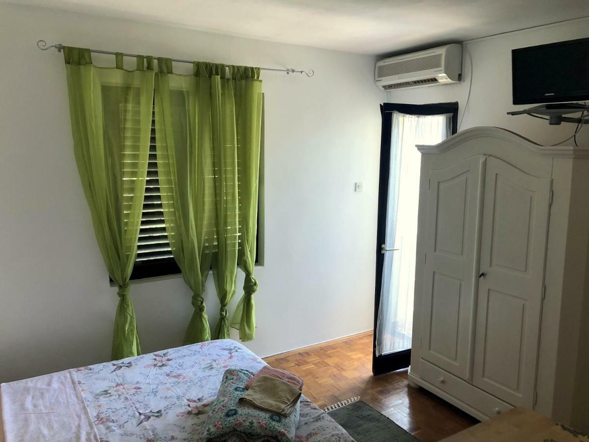 Guesthouse Vila Ruzmarin Zdrelac Bagian luar foto