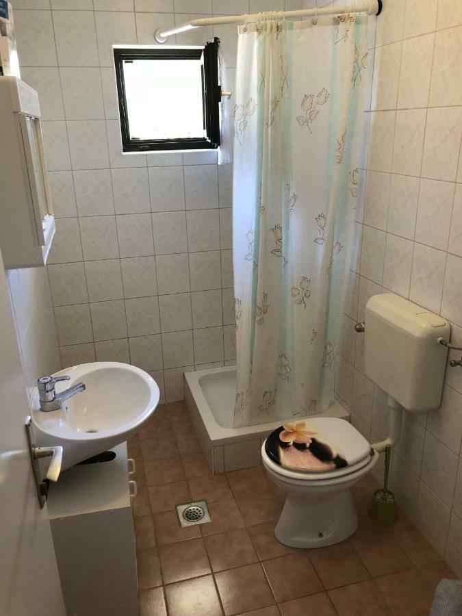 Guesthouse Vila Ruzmarin Zdrelac Bagian luar foto