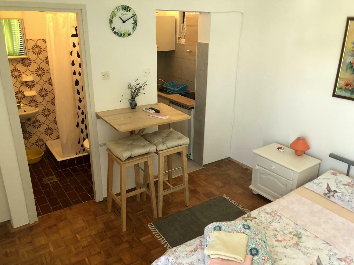 Guesthouse Vila Ruzmarin Zdrelac Bagian luar foto